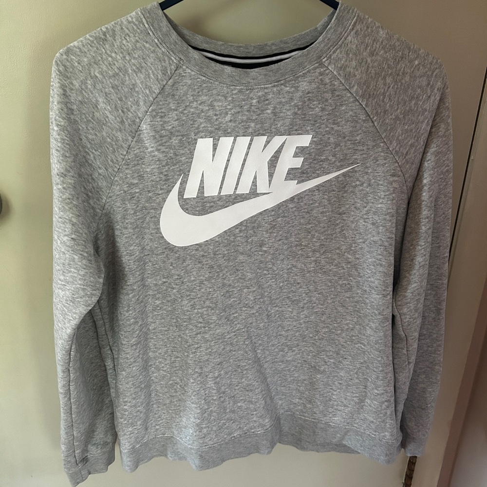 Grey Nike crewneck barely worn!